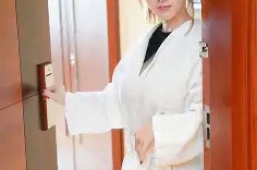 奶糖Logo“白桃少女”：设计寓意、视觉识别与使用解读