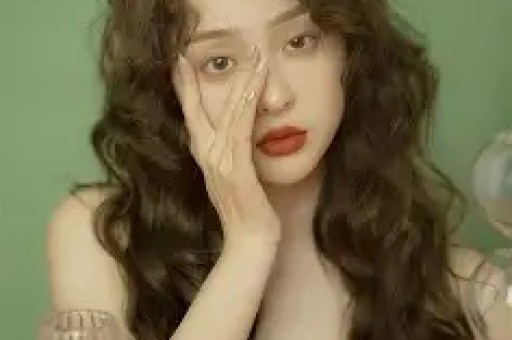 鹿晗关晓彤感情话题再上热搜两人是时候给公众一个交代了